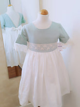 Cargar imagen en el visor de la galería, Vestido "Leonor" verde 2 a 12 años | Ceremonia Primavera Verano