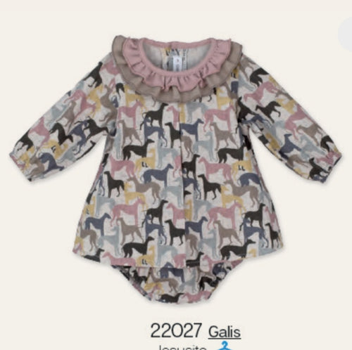 Conjunto rana y camisa estampada 